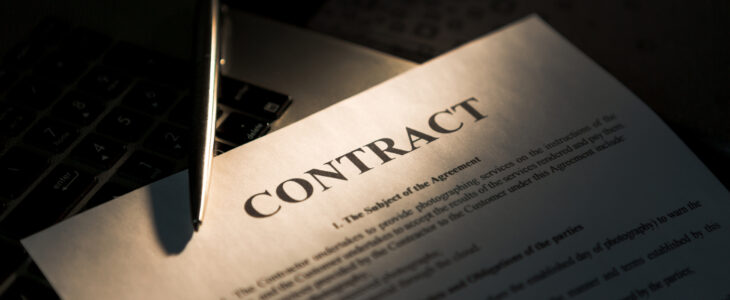 Pen for signing the contract. The pen and contract are on the laptop.